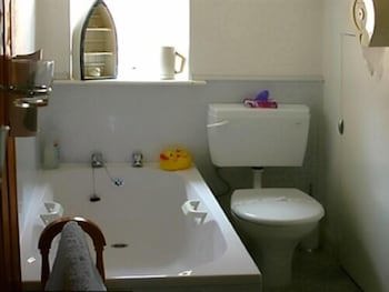 Lyndsay Guest House