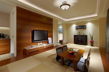 Evergreen Resort Hotel (Jiaosi)
