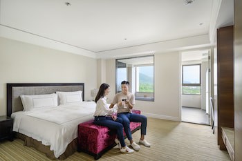 Evergreen Resort Hotel (Jiaosi)