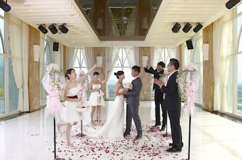 Evergreen Resort Hotel (Jiaosi)