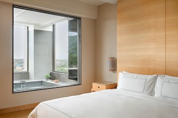 Evergreen Resort Hotel (Jiaosi)
