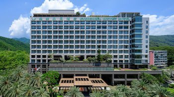 Evergreen Resort Hotel (Jiaosi)
