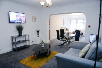 Bridle Lodge Apartments