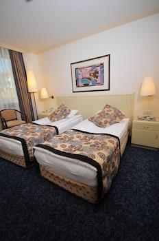 Class Hotel