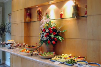 Batavia Apartments, Hotel & Service Residences
