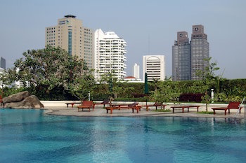 Batavia Apartments, Hotel & Service Residences