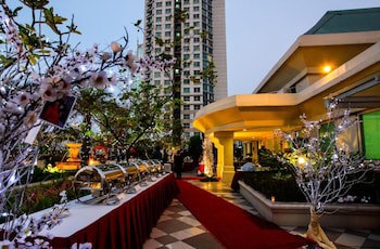Batavia Apartments, Hotel & Service Residences