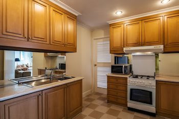 Batavia Apartments, Hotel & Service Residences