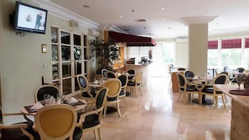Batavia Apartments, Hotel & Service Residences