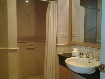 Batavia Apartments, Hotel & Service Residences