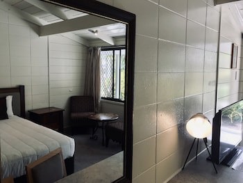 Bounty Motel