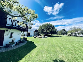 Bella Manga Country Escape