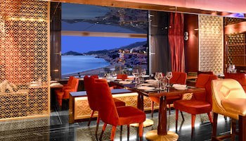 Maestral Resort & Casino