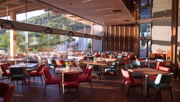 Maestral Resort & Casino