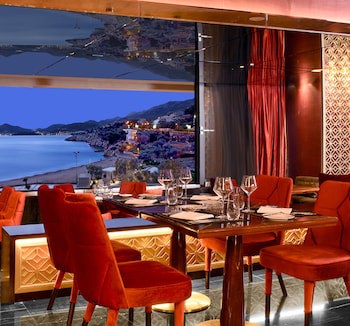 Maestral Resort & Casino
