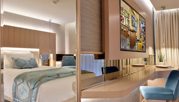 Maestral Resort & Casino