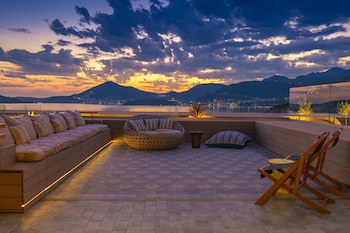 Maestral Resort & Casino