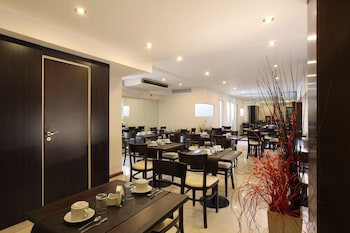 Europlaza Hotel & Suites