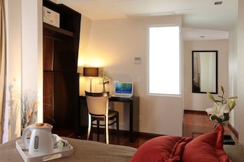 Europlaza Hotel & Suites