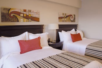 Alma Del Lago Suites & Spa