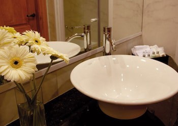 Alma Del Lago Suites & Spa