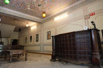 Hotel Raghuraj Palace