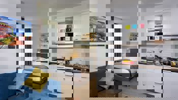 The Room Hotel & Apartments