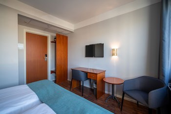 Enter Amalie Hotel
