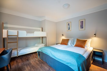 Enter Amalie Hotel