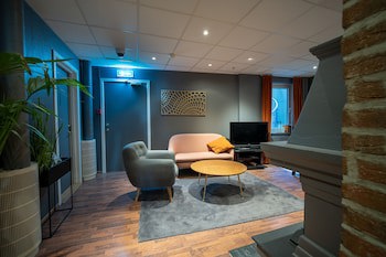 Enter Amalie Hotel