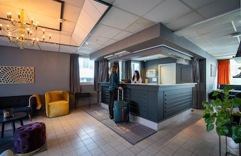 Enter Amalie Hotel