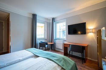 Enter Amalie Hotel