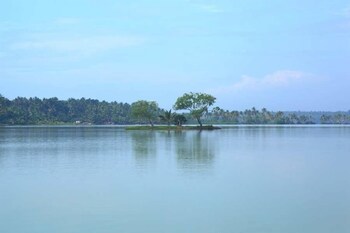 Fragrant Nature Backwater Resort & Ayurveda Spa