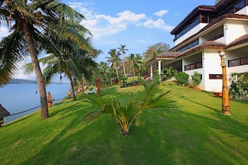 Fragrant Nature Backwater Resort & Ayurveda Spa