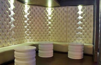 Almondz Hotel