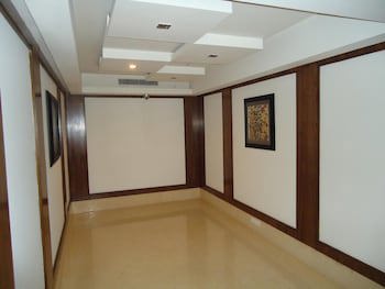 Almondz Hotel