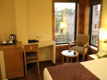 Almondz Hotel
