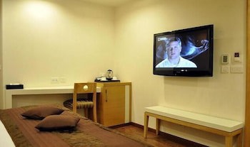 Almondz Hotel