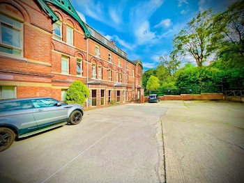 Green Gables Hotel