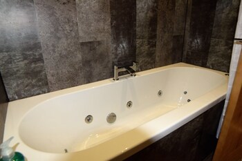 Dovedale Hotel