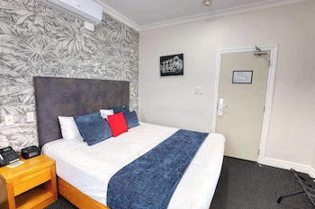 Ramada By Wyndham Hamilton City Center