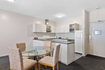 Ramada By Wyndham Hamilton City Center