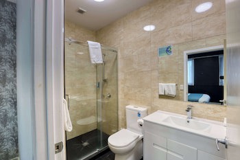 Ramada By Wyndham Hamilton City Center