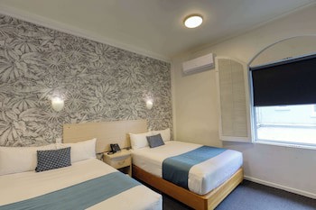 Ramada By Wyndham Hamilton City Center