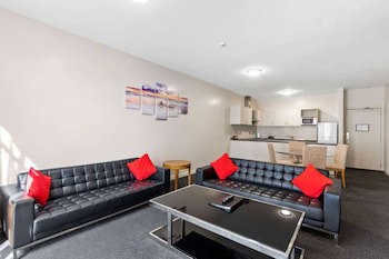 Ramada By Wyndham Hamilton City Center