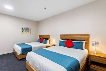 Ramada By Wyndham Hamilton City Center