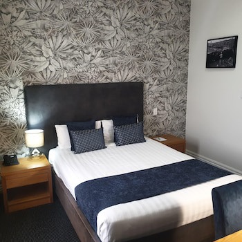 Ramada By Wyndham Hamilton City Center