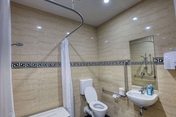 Ramada By Wyndham Hamilton City Center