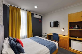 Ramada By Wyndham Hamilton City Center