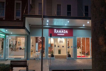 Ramada By Wyndham Hamilton City Center